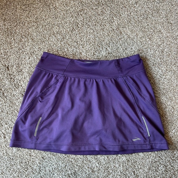 Brooks running skirt with built in shorts. Reflective areas. Back zipper pocket - Picture 1 of 10